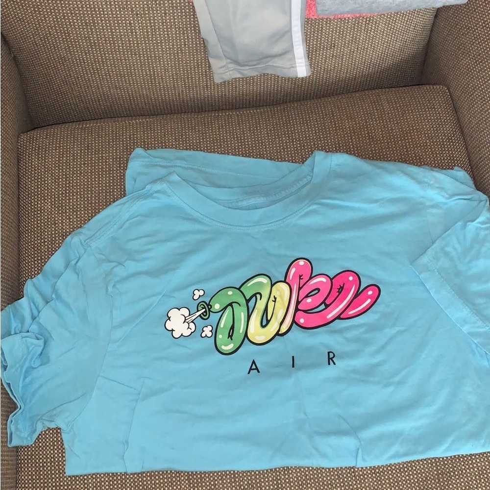 nike air graphic tee
